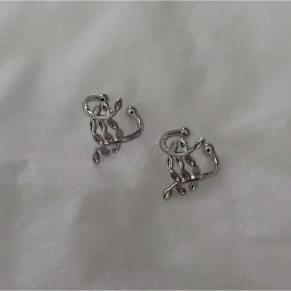 Kuniu Silver Leaf Design Ear Cuff X2- NWOT - Picture 7 of 7